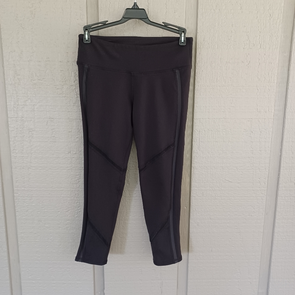 Alo Yoga Capri Legging Mesh Insert Detail Color Black Size XS